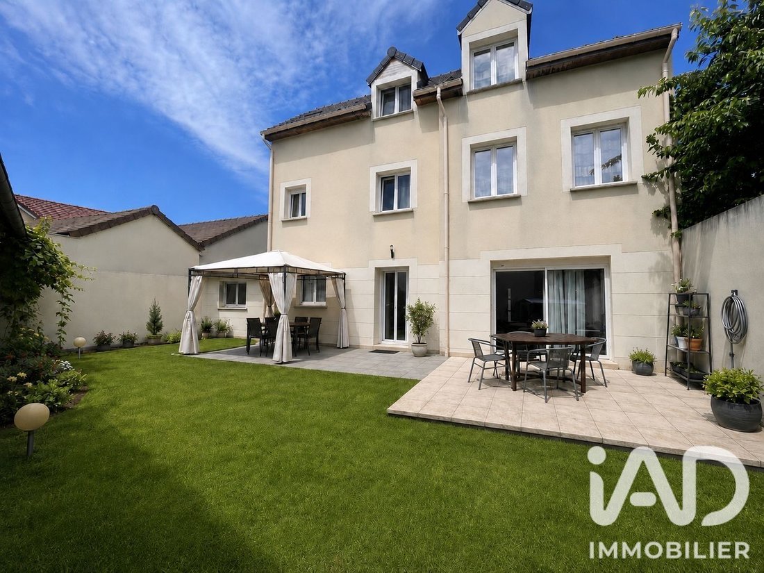House in Sucy-en-Brie, Ile-de-France, France 1 - 16316802