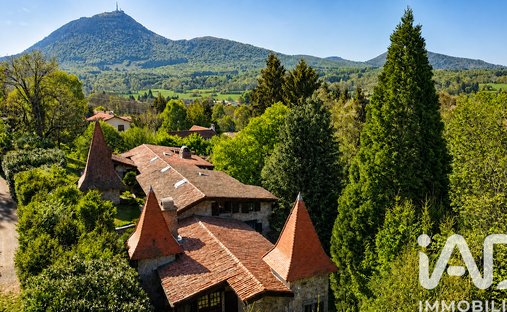 Haus in Orcines, Auvergne-Rhone-Alpen, Frankreich 1