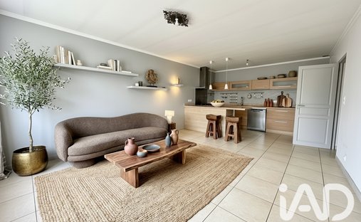 House in Main de Fer, Houilles, France 1