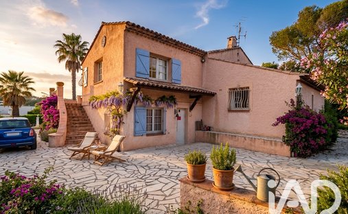 House in Estérel Plage-Logis de l'Aspé-Péguière, Saint-Raphaël, France 1
