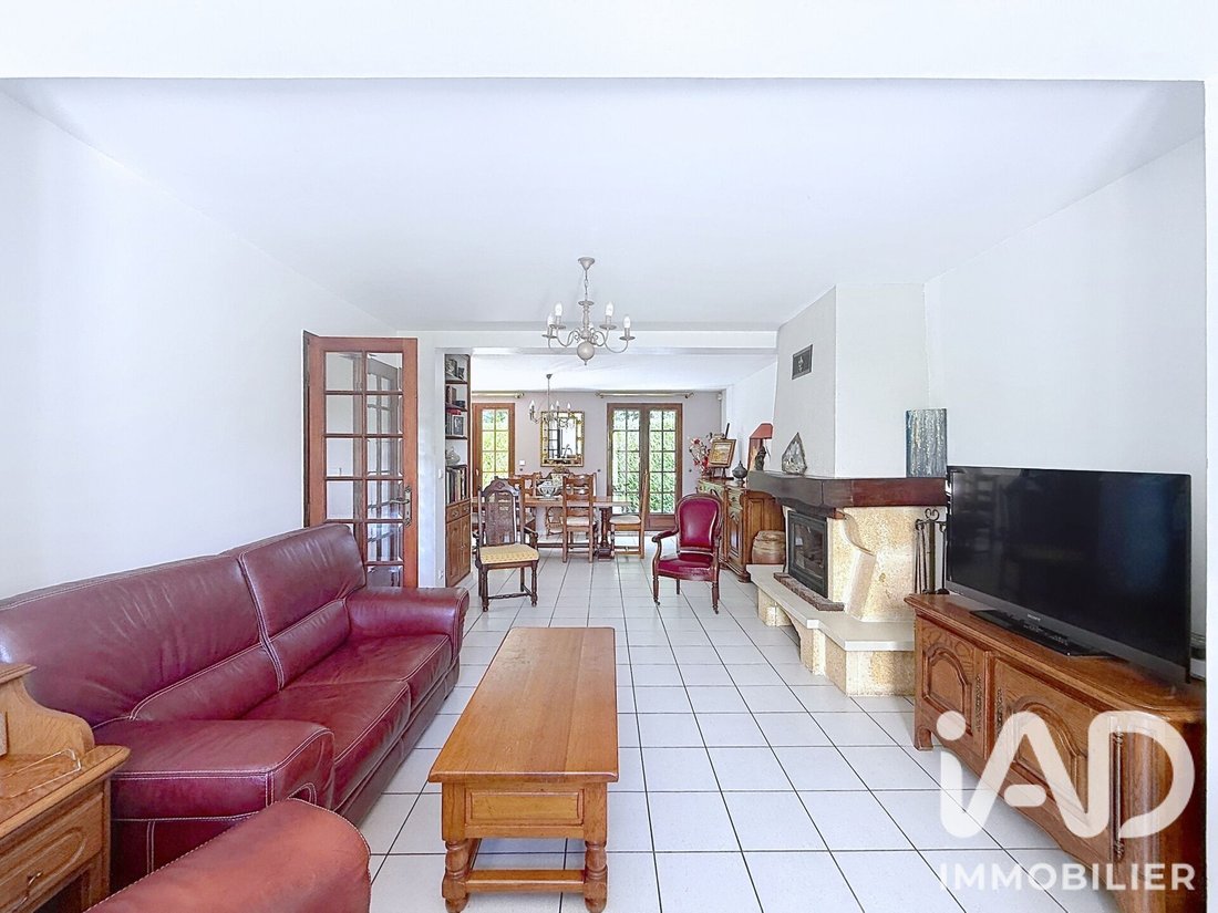 House in La Queue-en-Brie, Ile-de-France, France 2 - 18337652