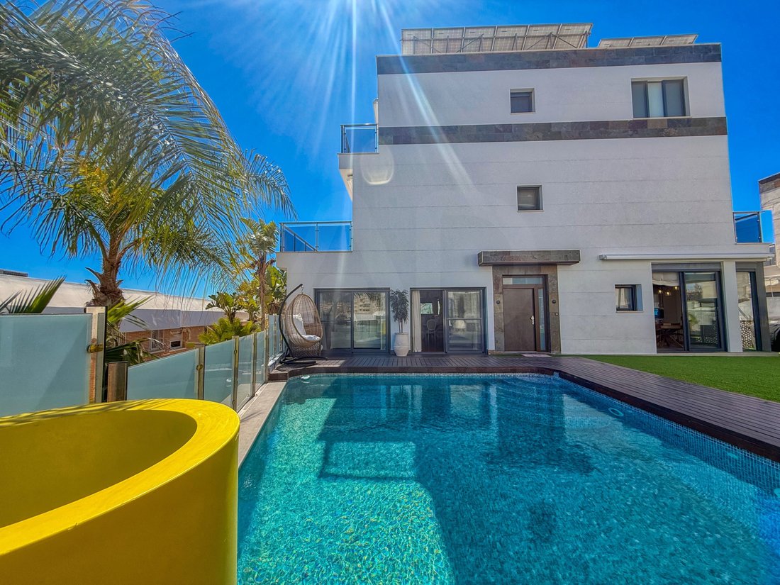 Chalet in Alicante, Valencian Community, Spain 1 - 17538646