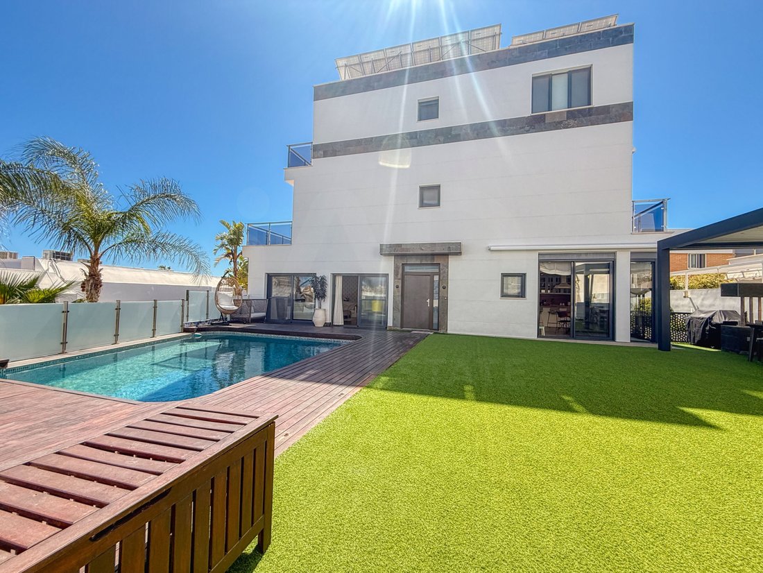 Chalet in Alicante, Valencian Community, Spain 2 - 17538646