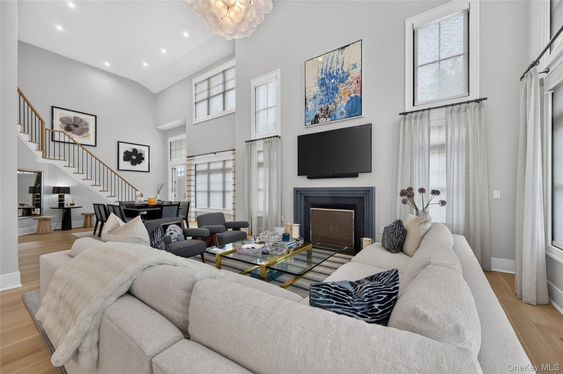 Condo in Woodbury, New York, United States 5 - 18334471