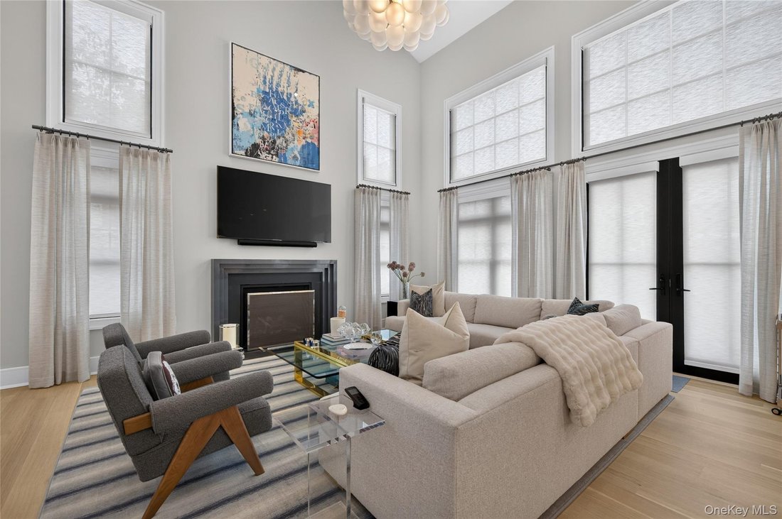 Condo in Woodbury, New York, United States 4 - 18334471