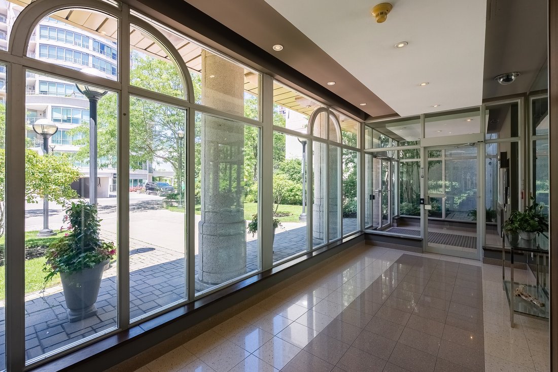 Condo in Toronto, Ontario, Canada 4 - 18334472