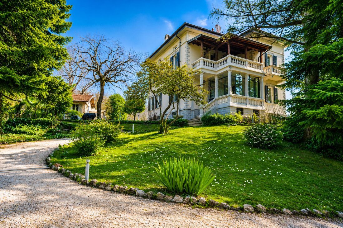 Villa in Gemonio, Lombardy, Italy 1 - 12585784