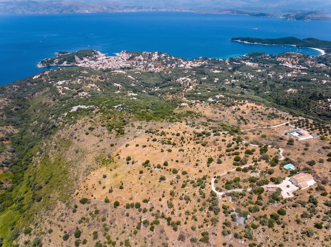 Land in Northern Corfu, Peloponnese, Western Greece and the Ionian, Griechenland 1 - 16219808