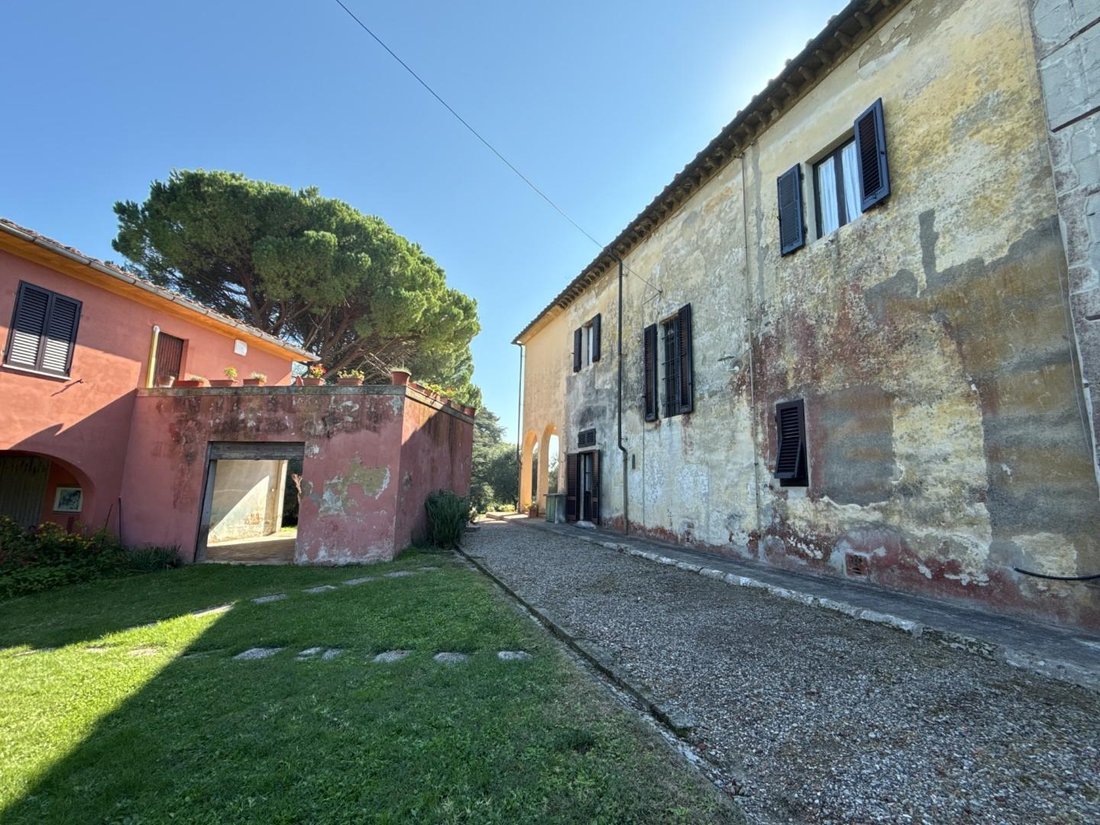 Villa in Crespina, Tuscany, Italy 4 - 18334593