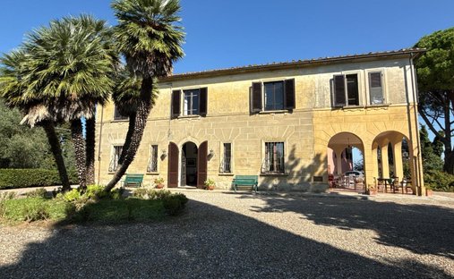 Villa in Crespina, Tuscany, Italy 1