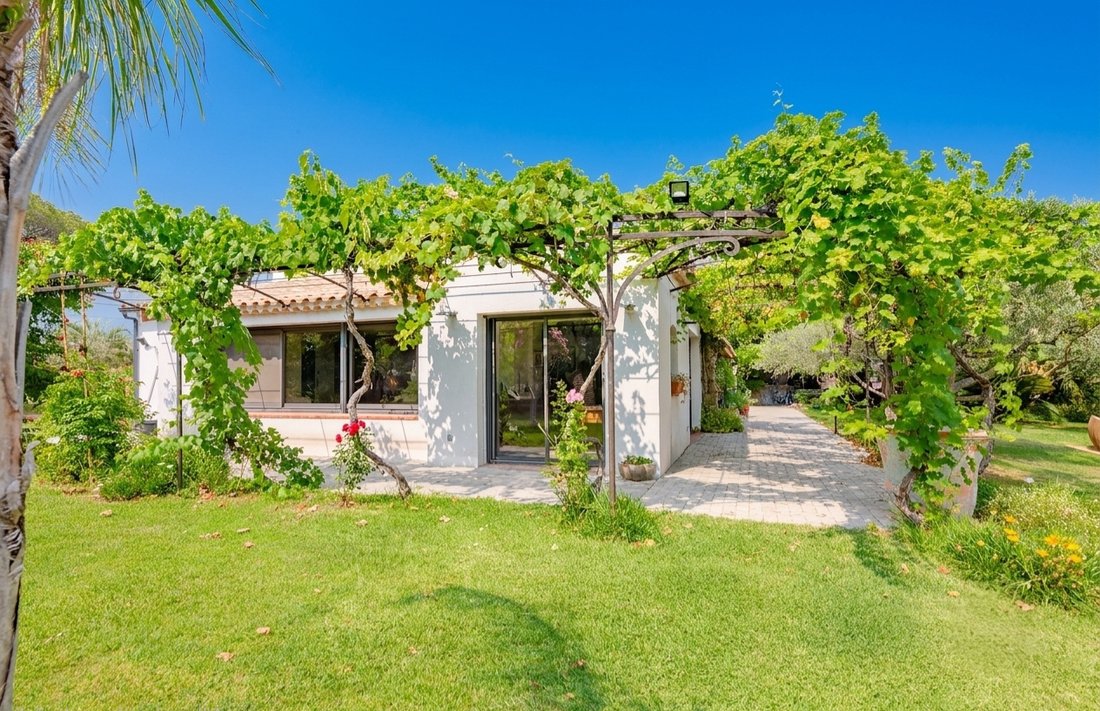 Villa in Ecarts, Roquebrune-sur-Argens, France 4 - 16409565