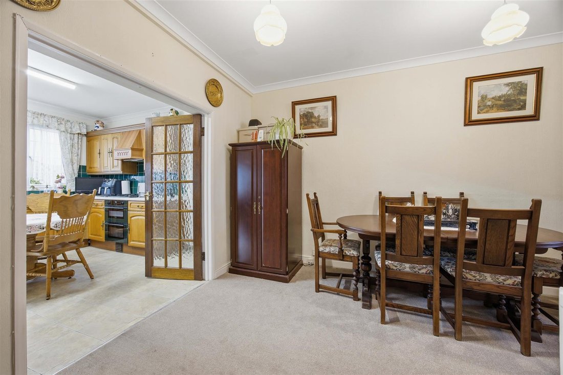 Bungalow in Hillingdon Heath, Bromley, England 5 - 18334955