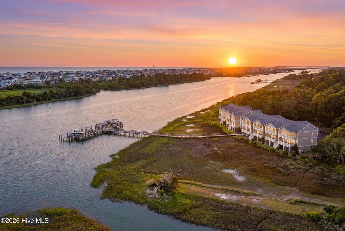 Townhouse in Ocean Isle Beach, North Carolina, United States 2 - 18335501