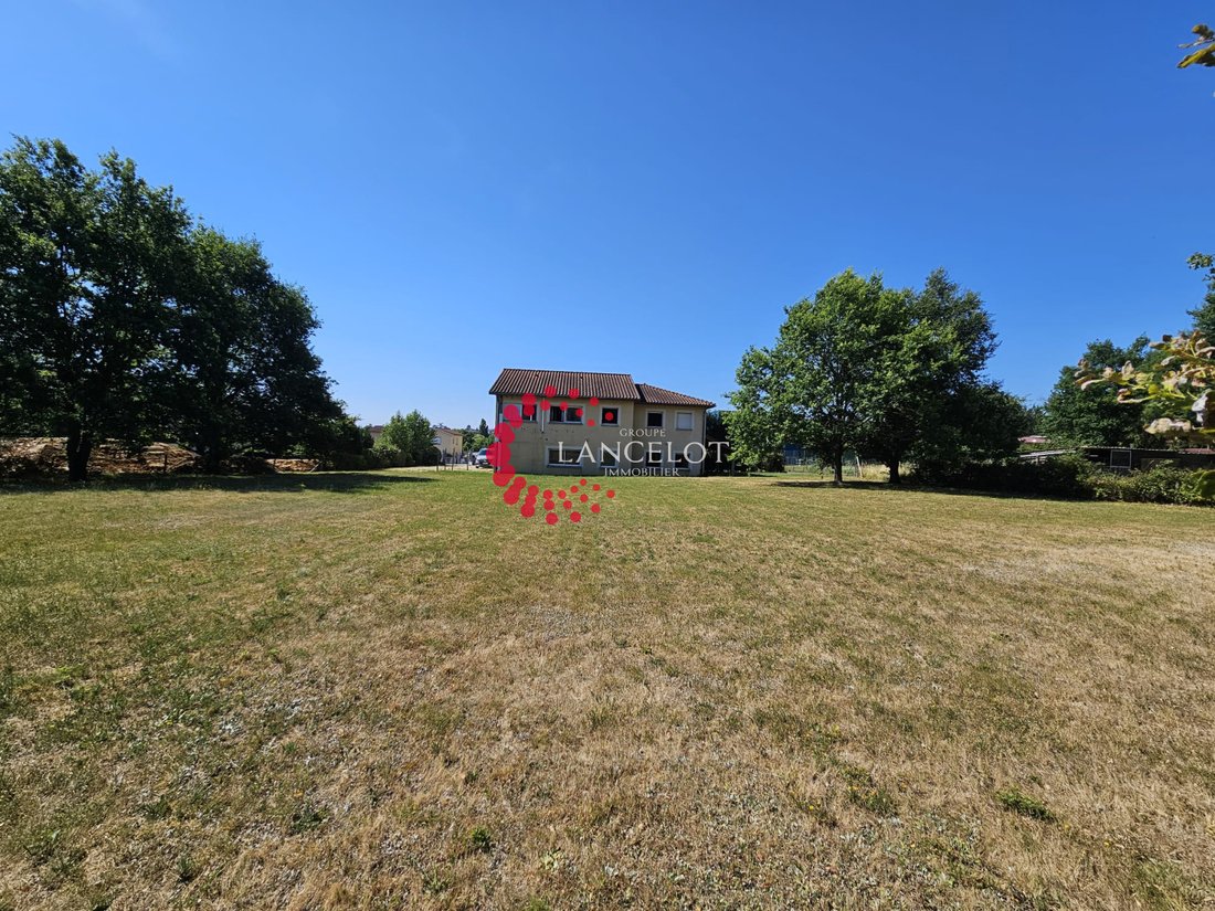 House in Saint-Genis-les-Ollieres, Auvergne-Rhône-Alpes, France 1 - 18340275