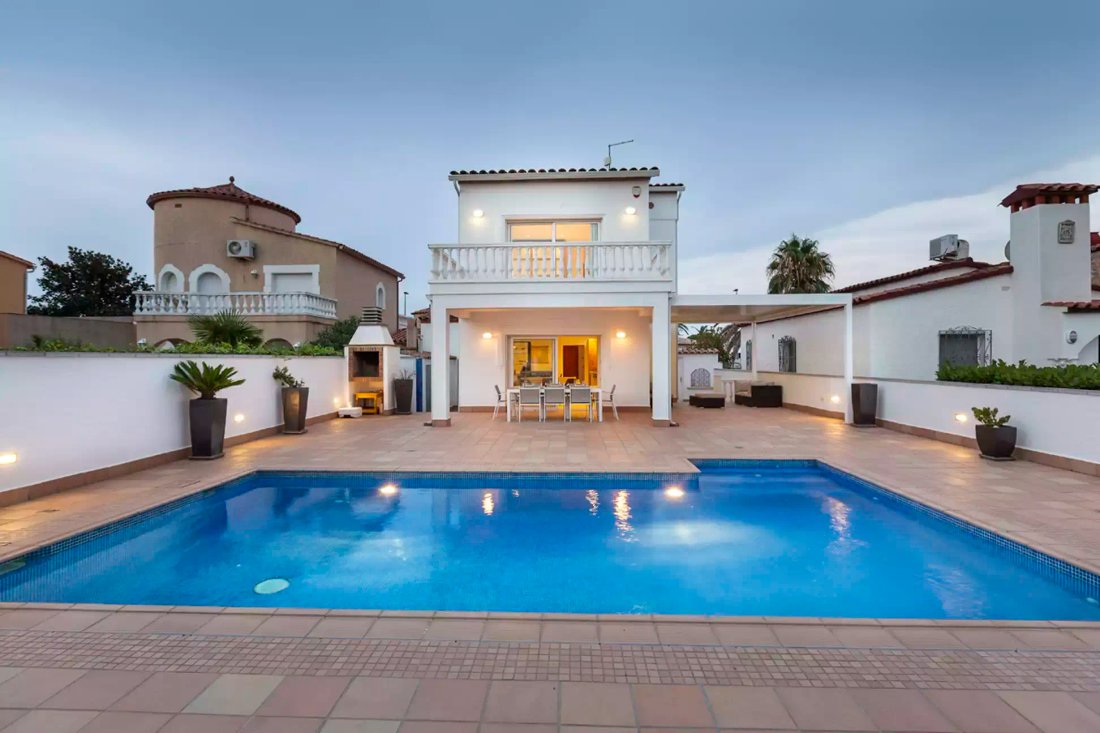 Villa in Empuriabrava, Catalonia, Spain 1 - 18335647