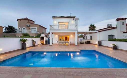 Villa in Empuriabrava, Katalonien, Spanien 1