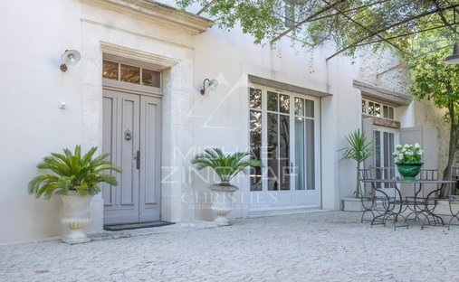 House in Nevons-route d'Apt, L'Isle-sur-la-Sorgue, France 1