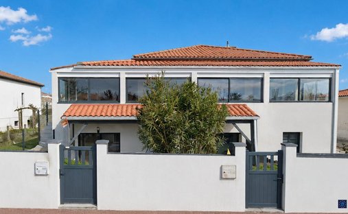 Maison à Saint-Sulpice-de-Royan, Nouvelle-Aquitaine, France 1