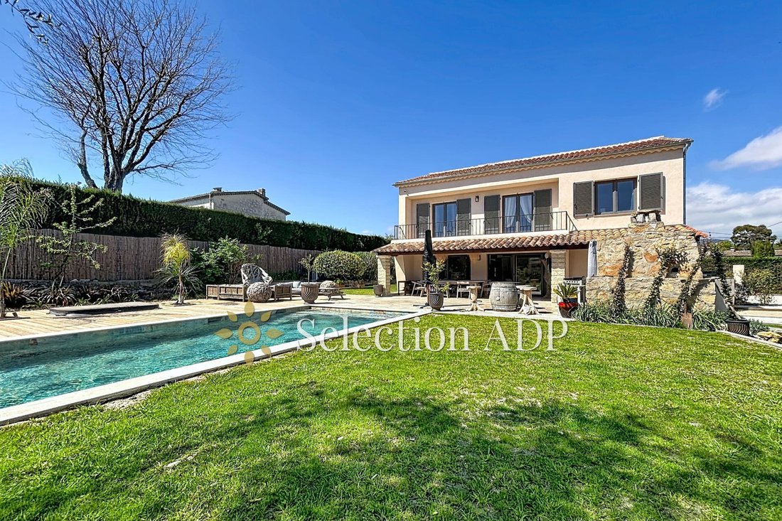 Villa in Grasse, Provence-Alpes-Côte d'Azur, France 1 - 18336304