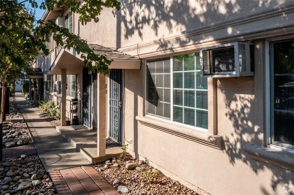 Sacramento, California, United States 2 - 18340415