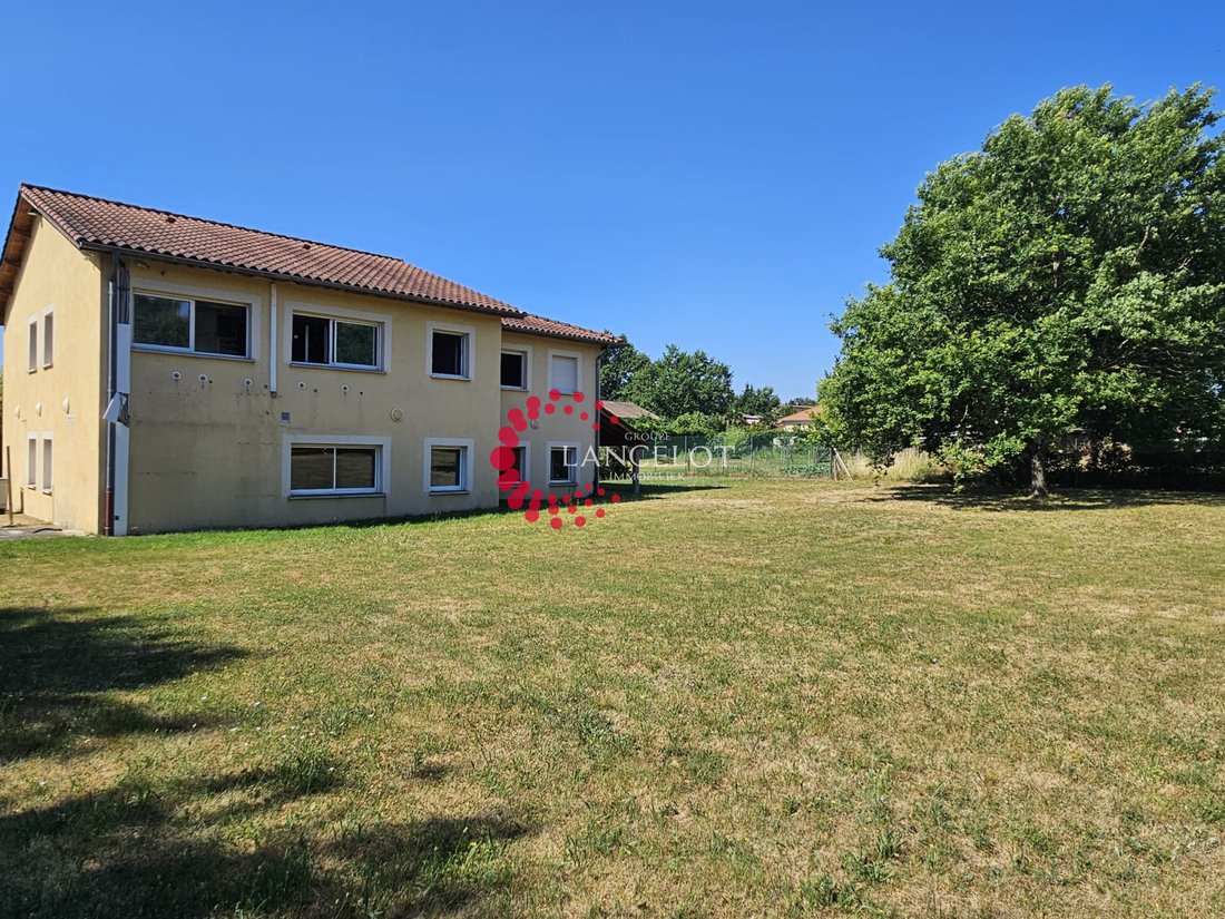 House in Saint-Genis-les-Ollieres, Auvergne-Rhône-Alpes, France 3 - 18340275