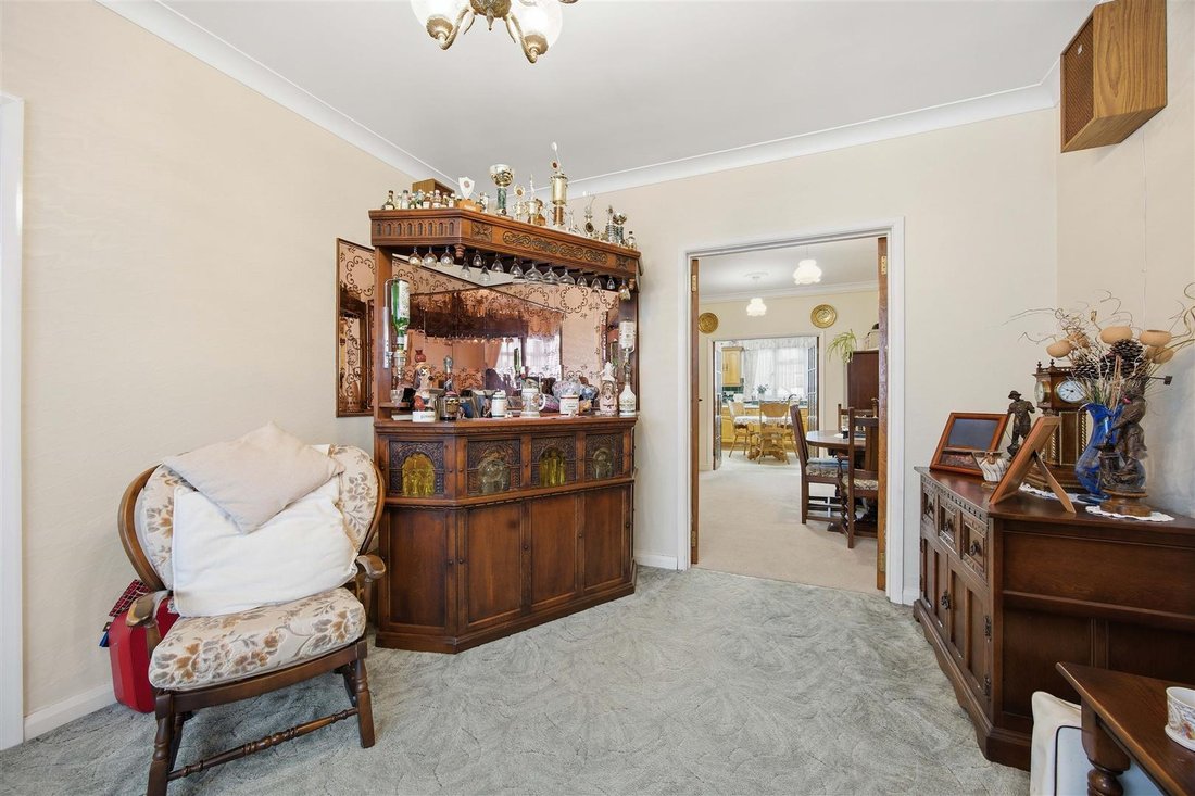 Bungalow in Breakspear, London Borough of Bromley, England 4 - 18339839