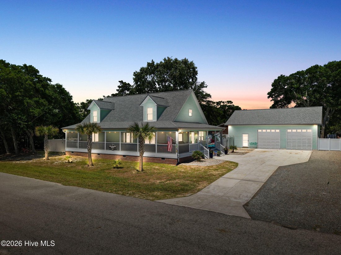 House in Oak Island, North Carolina, United States 5 - 18315029