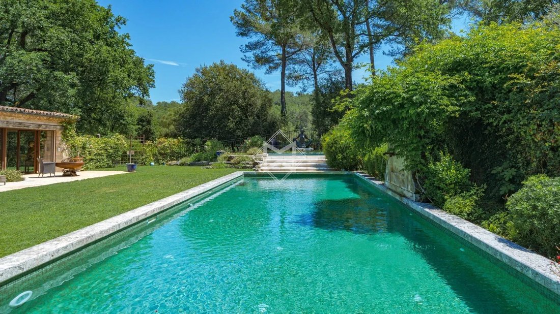 Estate in Nord, Roquefort-les-Pins, France 2 - 18337272