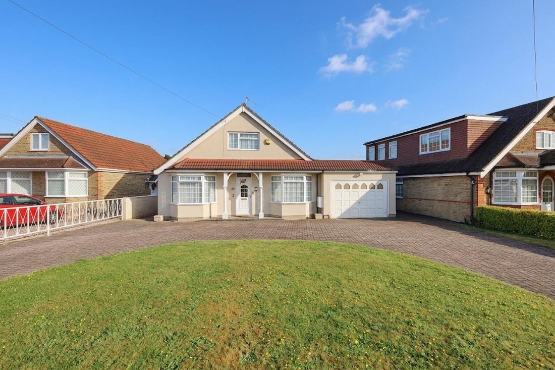 Bungalow in Breakspear, London Borough of Bromley, England 1 - 18339839