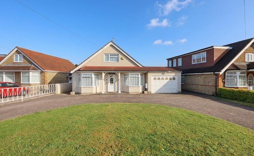 Bungalow in Breakspear, Bromley, England 1