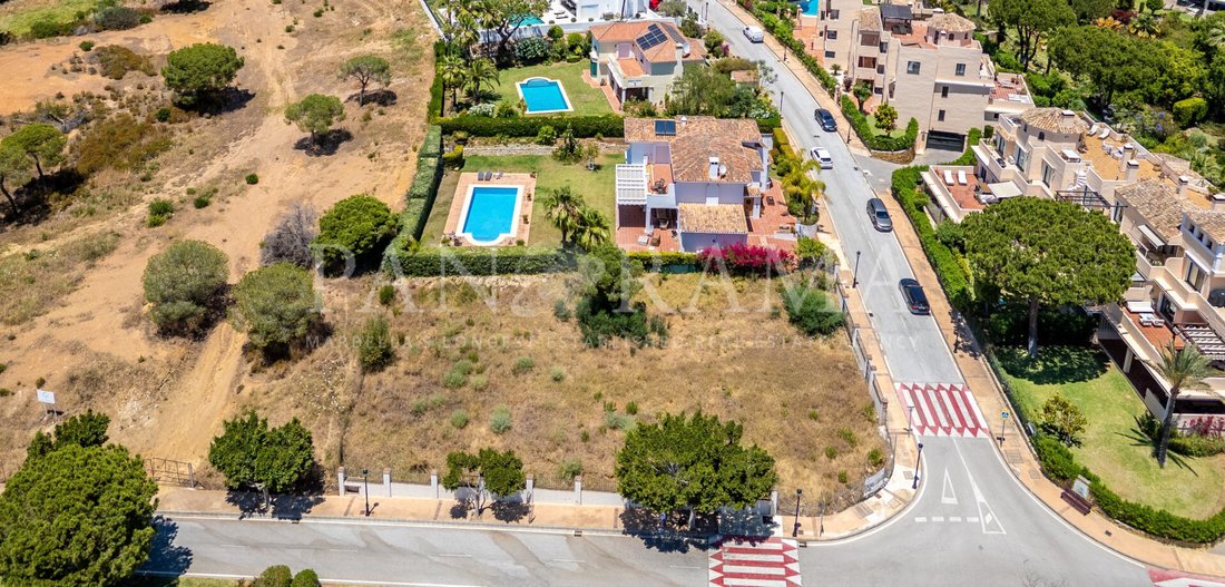Land in Elviria-Cabopino, Marbella, Spain 3 - 18341178