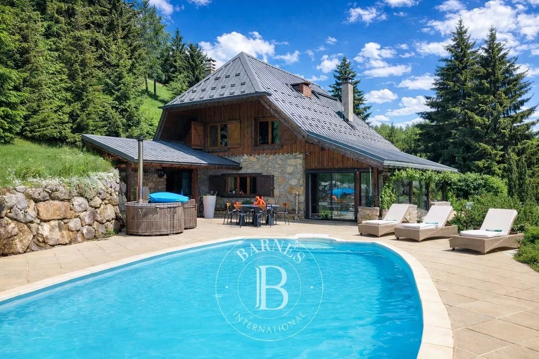 Estate in Chambery, Auvergne-Rhône-Alpes, France 1 - 18336993