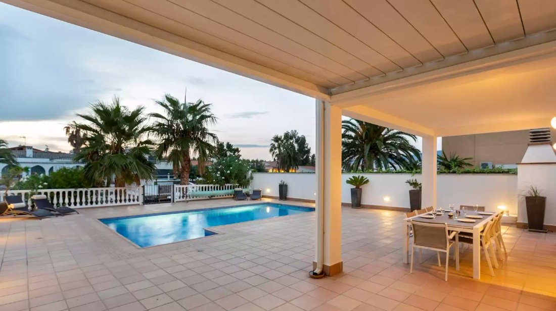 Villa in Empuriabrava, Catalonia, Spain 2 - 18335647