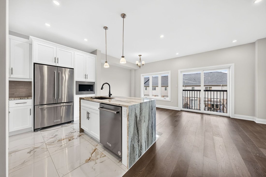 Condo in Guelph, Ontario, Canada 5 - 18342043