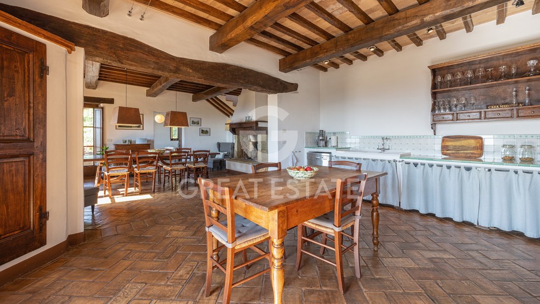 Estate in Castiglion Fiorentino, Tuscany, Italy 2 - 18339663
