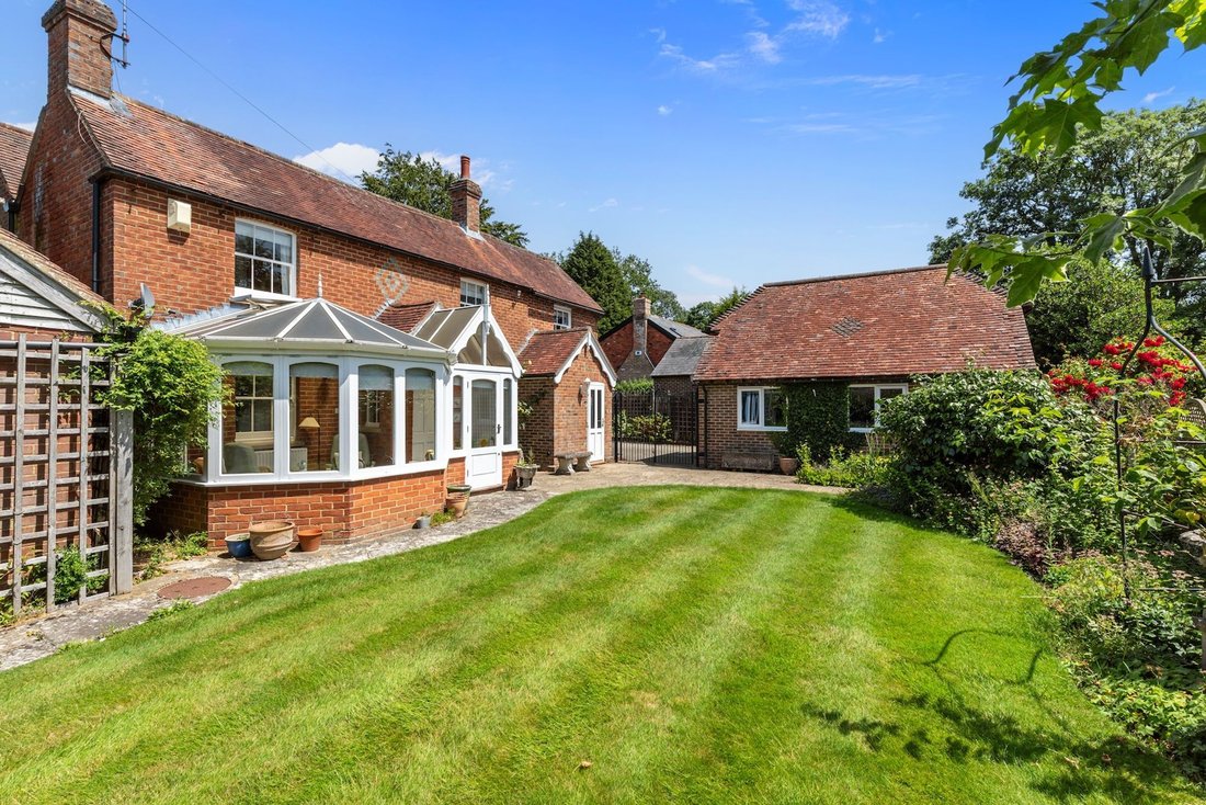 House in Mannings Heath, England 1 - 18336880