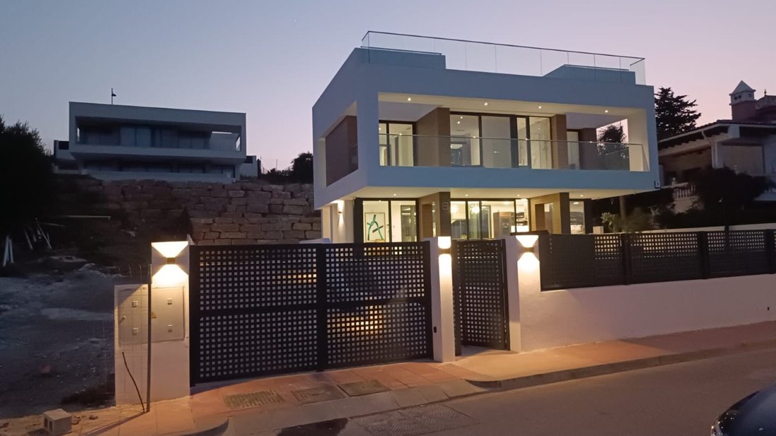 Villa in Estepona, Andalusia, Spain 1 - 18335091