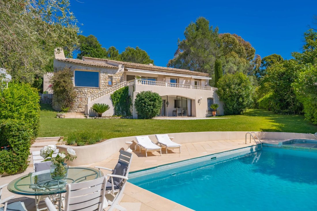 Villa in Mougins, Provence-Alpes-Côte d'Azur, France 1 - 17889595