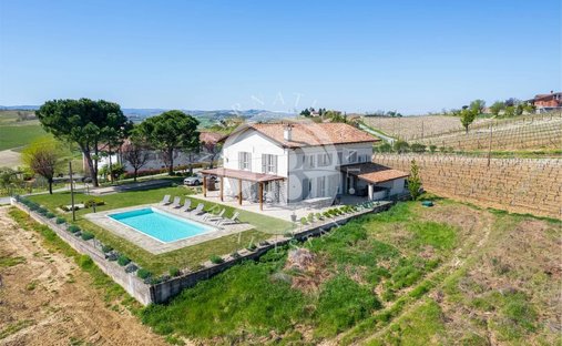 Villa in Nizza Monferrato, Piedmont, Italy 1