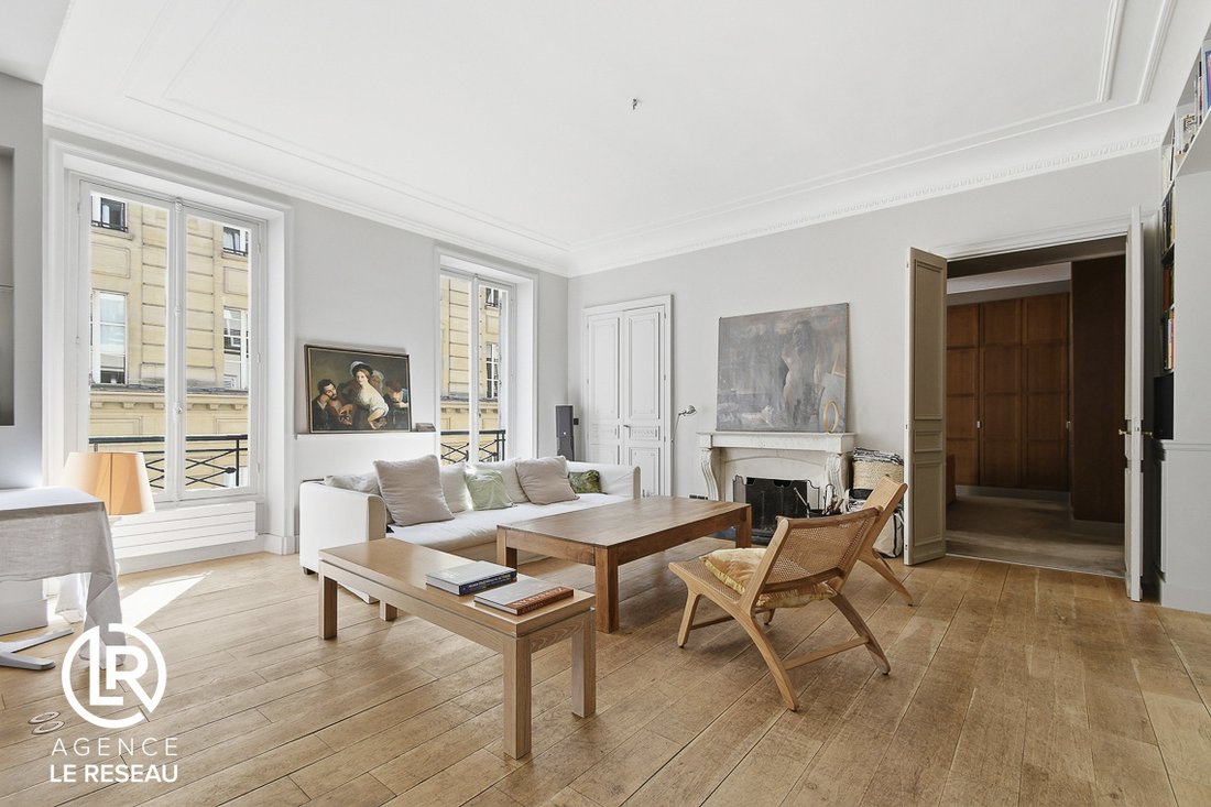 Apartment in Saint Philippe du Roule, Paris 8e Arrondissement, Paris 2 - 18340590