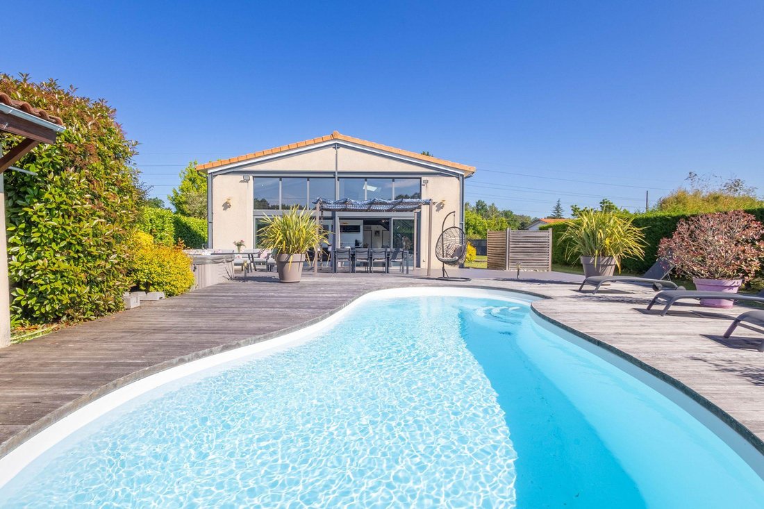 Villa in Sardine-Chiquet, Pessac, France 1 - 18341996