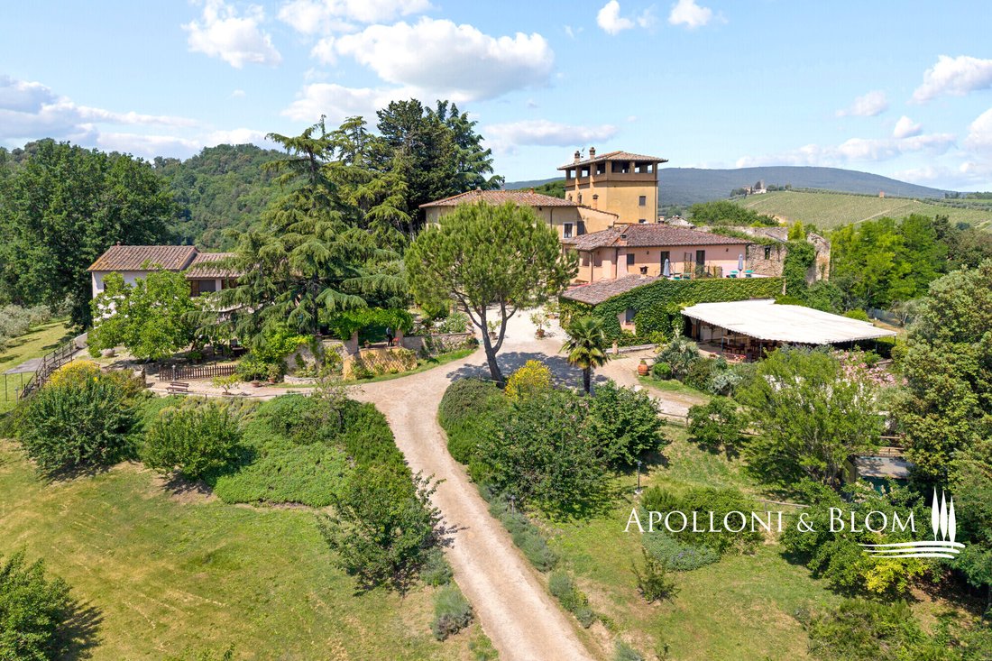 House in San Gimignano, Tuscany, Italy 4 - 18340678