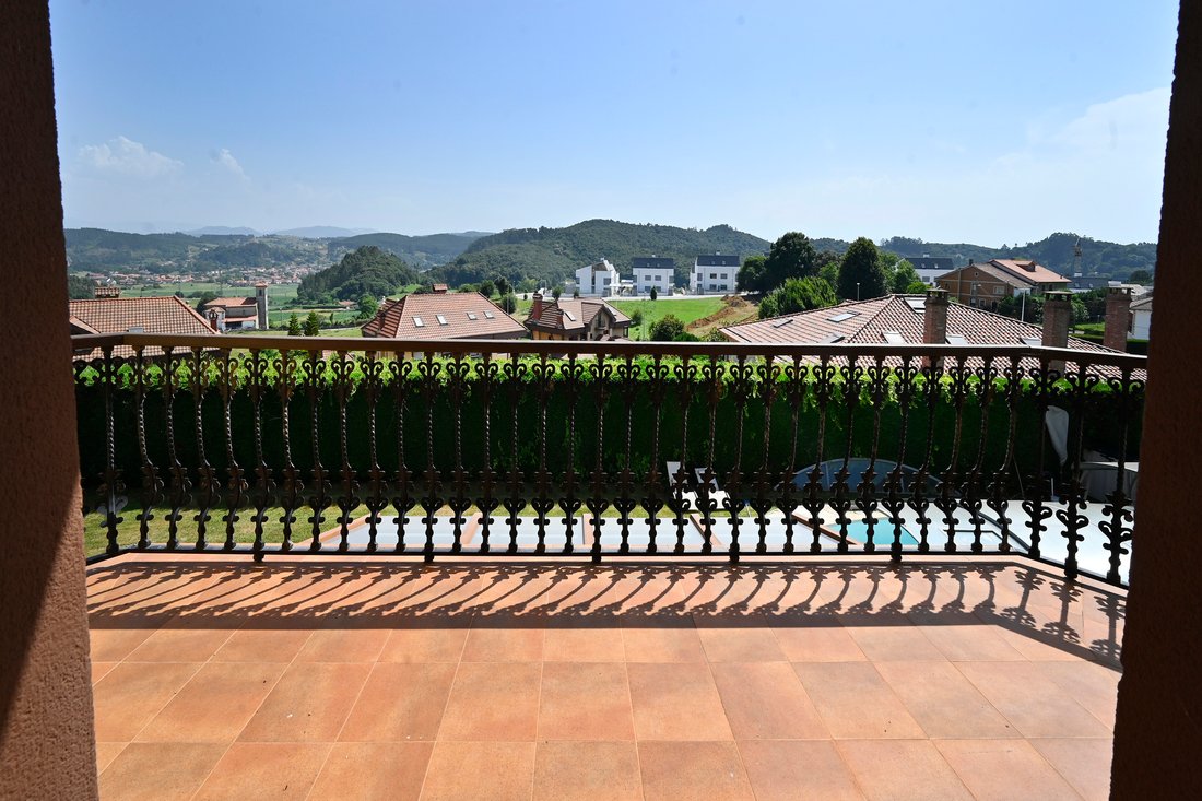 House in Santa Cruz de Bezana, Cantabria, Spain 2 - 18341342