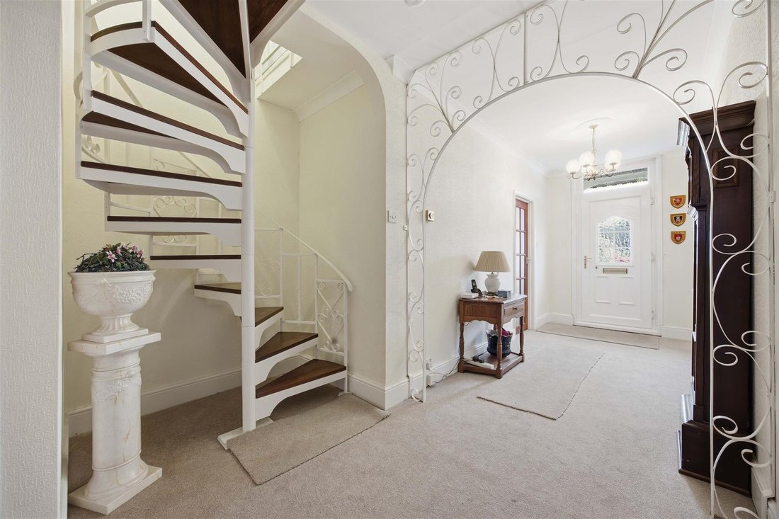 Bungalow in Breakspear, London Borough of Bromley, England 2 - 18339839