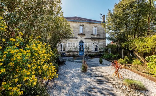 House in La Glacière-Mondésir, Mérignac, France 1