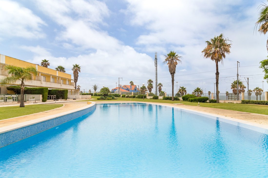 House in Carcavelos e Parede, Lisbon, Portugal 2 - 18337473