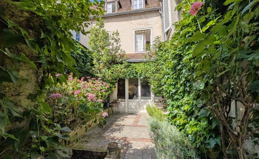 House in Saint Chéron-Hauts de Chartres-Puits Drouet, Chartres, France 1