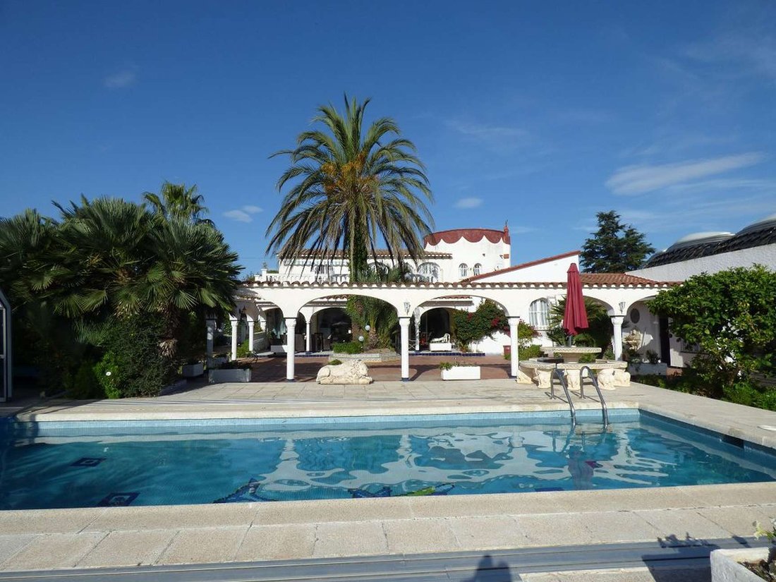 Villa in Empuriabrava, Catalonia, Spain 3 - 18335276