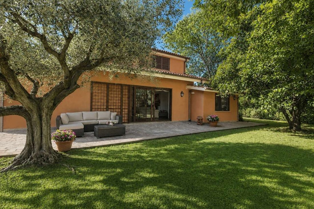 Villa in Formello, Lazio, Italy 1 - 16392025