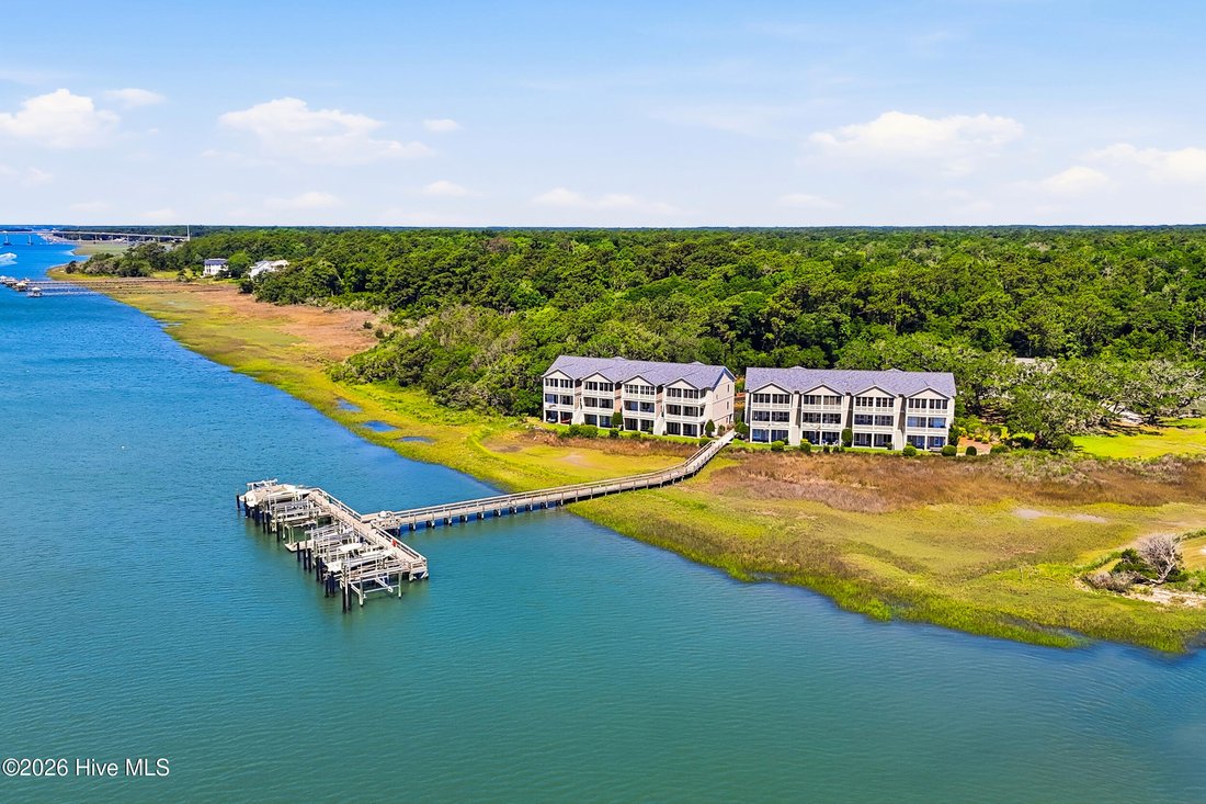 Townhouse in Ocean Isle Beach, North Carolina, United States 5 - 18335501